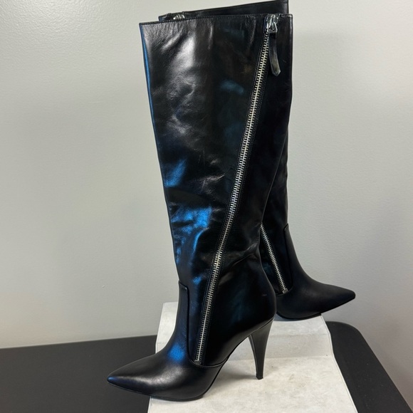Vince Camuto
Women's Alessa Knee-High Zipper Boots, size 10, black NWOT Leather - Picture 2 of 13